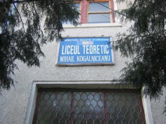 Menţiune pentru echipa de fete din mediul rural, la Concursul 